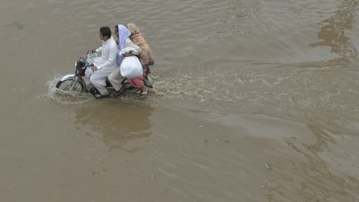 Inondation à Lahore, au Pakistan, le 22 juin 2016