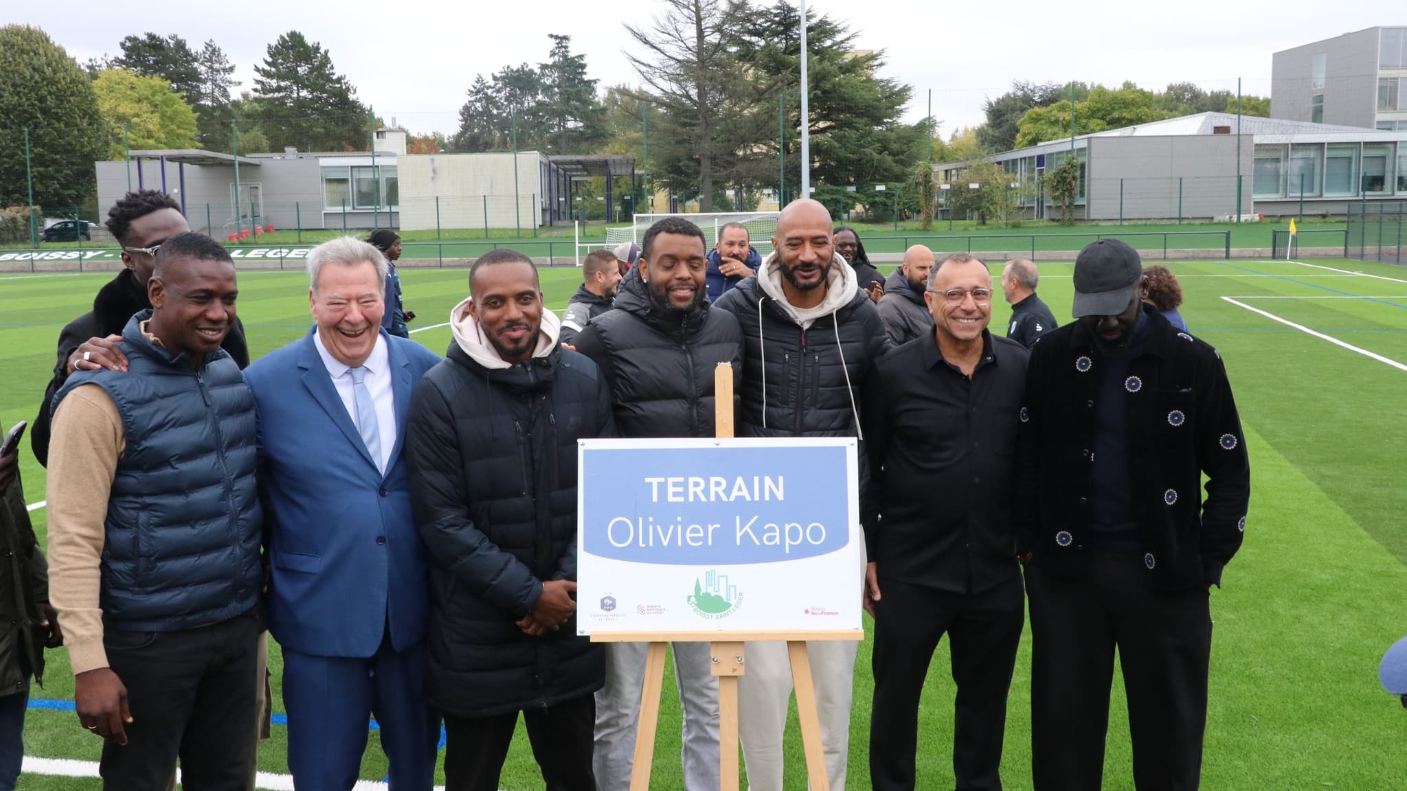 VAL-DE-MARNE: LE CLUB DE FOOT DE BOISSY-SAINT-LÉGER INAUGURE UN TERRAIN EN HOMMAGE À L'ANCIEN INTERNATIONAL FRANÇAIS OLIVIER KAPO