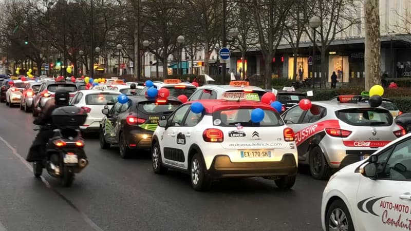 Les auto-écoles manifestent ce lundi autour de Paris.