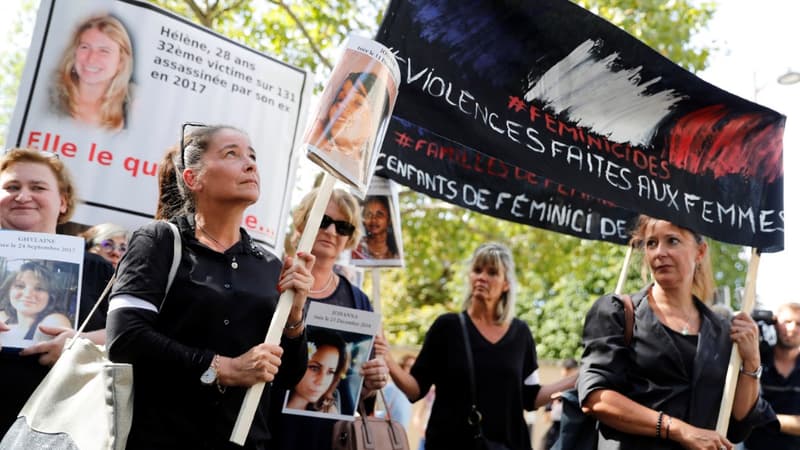 Des femmes tiennent des portraits de victimes pendant une manifestation le jour de l'ouverture du Grenelles des violences conjugales, le 3 septembre 2019