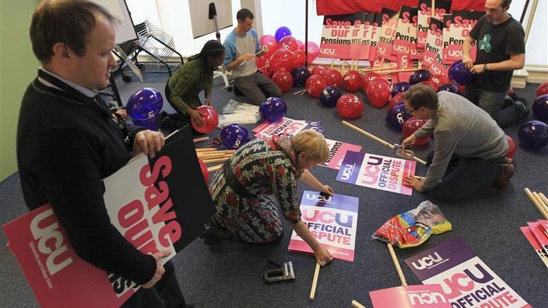 Préparatifs à Camden, dans le nord de Londres, en vue de la grève dans le secteur public britannique du 30 novembre. Ce mouvement social massif, jamais vu depuis plus de trente ans, devrait réunir enseignants, personnel hospitalier et gardes-frontières. /
