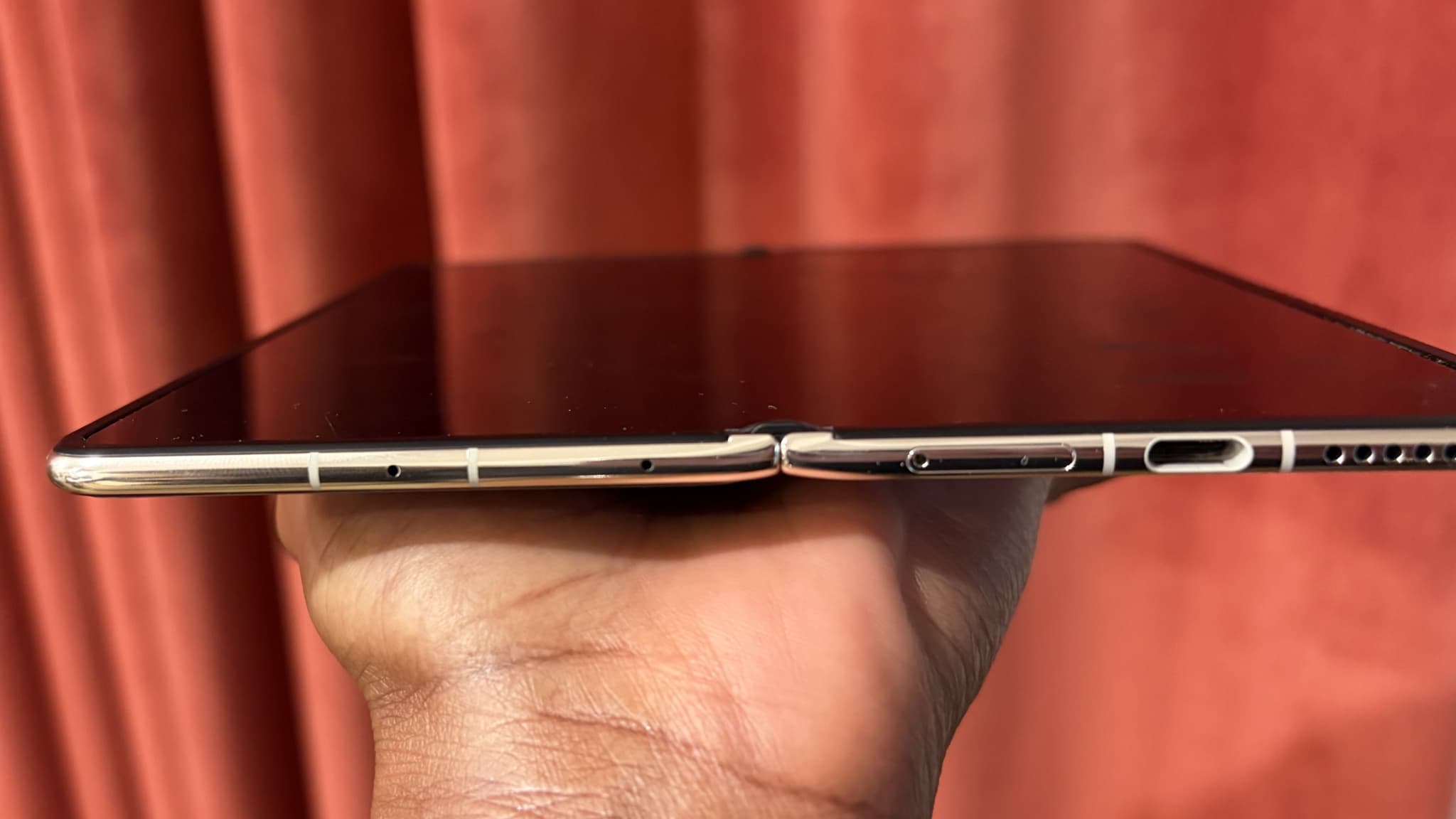 Le Huawei Mate X7 s'amincit légèrement.