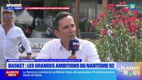 Hauts-de-Seine: la flamme olympiquev porté par un joueur du club de basket Nanterre 92