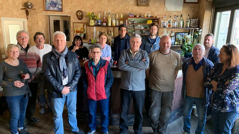 Des Français rencontrés dans un café de Darazac, en Corrèze.