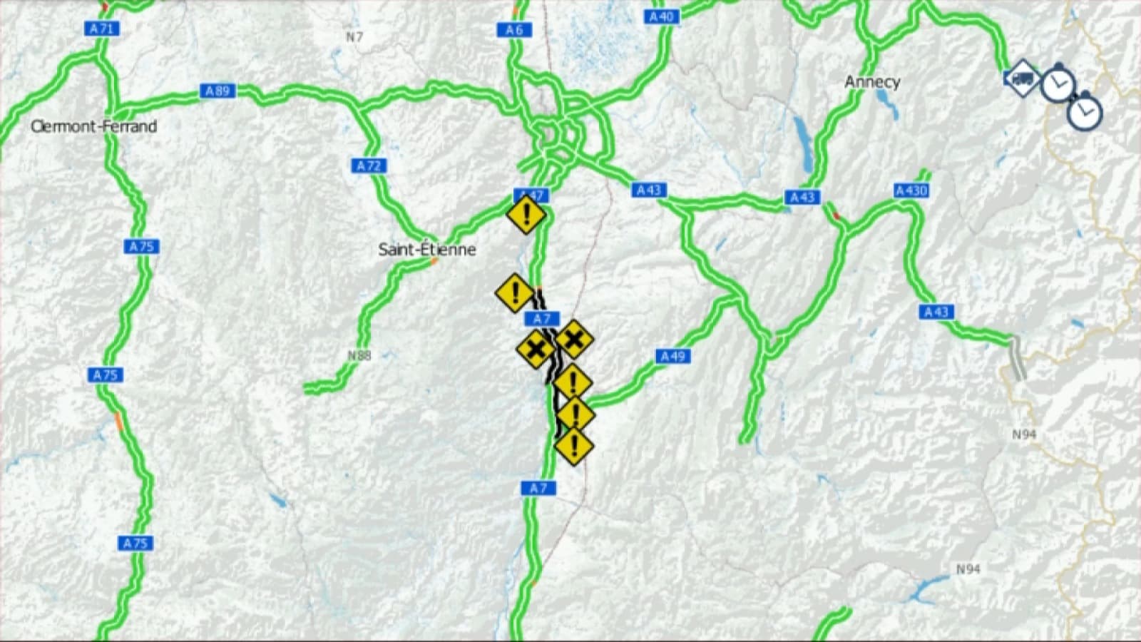 L'autoroute A7 est bloquée dans les deux sens dans la Drôme par des agriculteurs, le 23 janvier 2024. L'autoroute A7 est bloquée dans les deux sens dans la Drôme par des agriculteurs, le 23 janvier 2024.