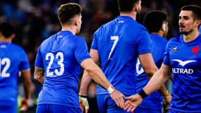 Matthieu Jalibert (de dos) et Thomas Ramos avec les Bleus face à l'Italie, le 5 février 2023