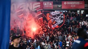 Des supporters de Boulogne-sur-Mer pendant le barrage d'accession à la L2 contre Clermont, le 20 mai 2025