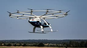 Un Volocopter lors d'un essai à l'aérodrome de  Saint-Cyr-l'École dans les Yvelines le 8 août 2024