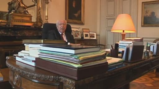 Jean-Claude Gaudin, maire sortant UMP de Marseille, dans son bureau.