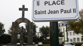 La statue de Jean-Paul II à Ploërmel, dans le Morbihan
