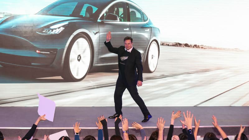 Elon Musk, à l'usine Tesla de Shanghai, début janvier 2020.