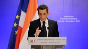 Nicolas Sarkozy, qui achevait par Bombay une visite de quatre jours, a réaffirmé sa volonté de faire de l'Inde un grand partenaire de la France, commercial comme politique, tout en l'invitant à faire preuve de responsabilité dans les affaires internationa