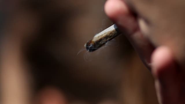 Les postes qualifiés d'"hypersensibles" sont ceux pour lesquels "l'emprise de la drogue constitue un danger particulièrement élevé pour le salarié et pour les tiers".