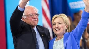 Bernie Sanders et Hillary Clinton dans le New Hampshire le 12 juillet 2016
