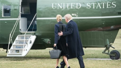 Le président américain Donald Trump et sa fille Ivanka montent à bord de l'hélicoptère présidentiel Marine One, le 1er février 2017 à la Maison Blanche, à Washington