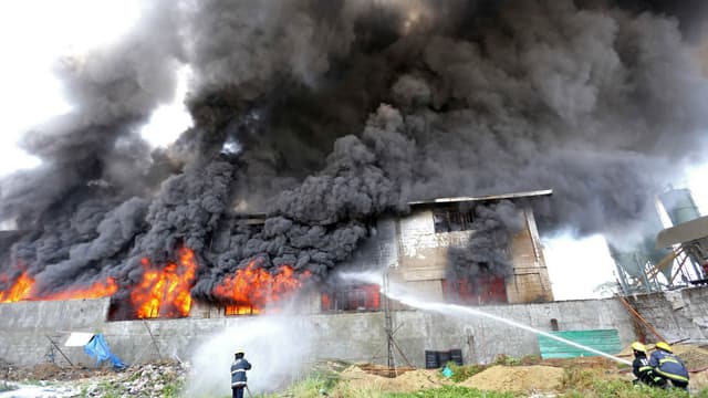 Au moins 28 personnes sont mortes dans l'incendie d'une usine à chaussures des Manilles