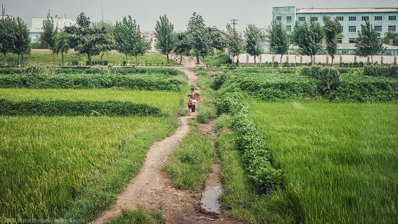 Le photographe Michal Huniewicz a tout fait pour contourner les interdictions de photographier pendant son voyage en Corée du Nord. Résultat: il a rapporté des images rares de ce pays si fermé et mystérieux.