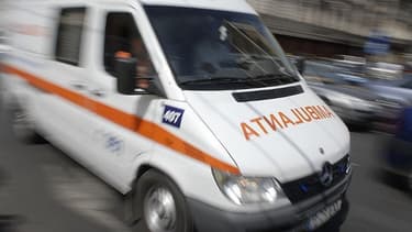 Les ambulanciers sont suspectés d'avoir systématiquement roulé à une allure modérée afin d'économiser le combustible, qu'ils détournaient à leur profit.