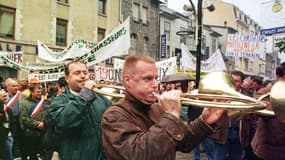 Une manifestation de sonneurs de trompe en Corrèze, le 20 mai 2000.