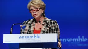 Eva Joly monte à la tribune réclamant la démission de Florence Lamblin