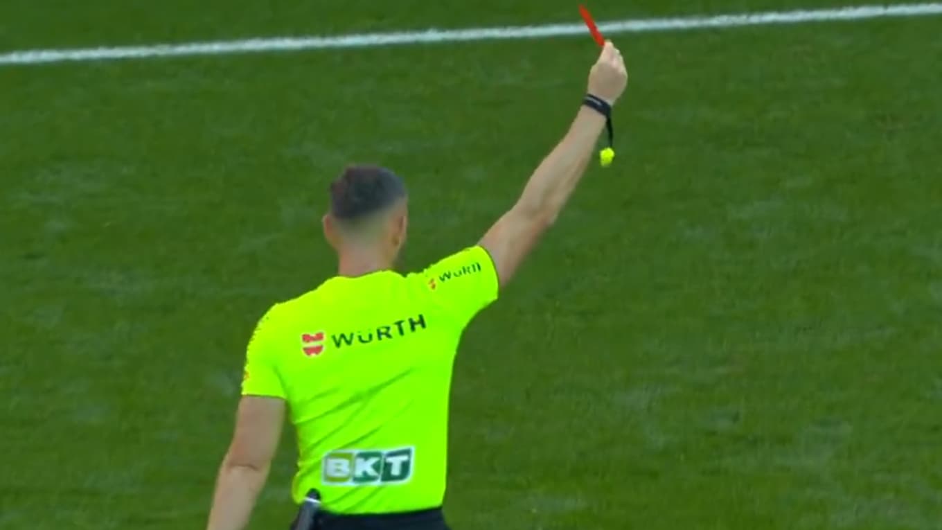 L'ARBITRE SIFFLE LA FIN DU MATCH AVANT UN SUPERBE BUT: NOUVEAU SCANDALE EN DEUXIÈME DIVISION ESPAGNOLE