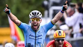 La joie de Mark Cavendich qui bat le record de victoires d'étapes sur le Tour de France, le 3 juillet 2024 à Saint-Pulvas