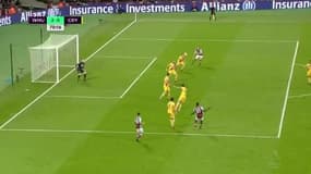 Le retourné acrobatique magistral de Carroll !