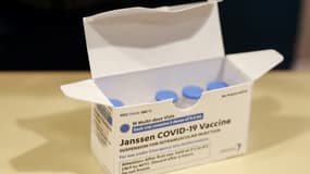 Une boîte du vaccin de Johnson & Johnson contre le Covid-19, dans un centre de vaccination de Chicago (Illinois) le 5 mars 2021