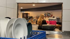 Dans les cuisines de l'établissement "La Table du Chêne" à Plan-de-Cuques (Bouches-du-Rhône)