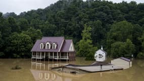 Une maison submergée dans le comté de Breathitt, dans le Kentucky (États-Unis), le 29 juillet 2022.