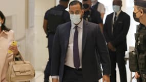 Alexandre Benalla arrive au tribunal de Paris le 13 septembre 2021