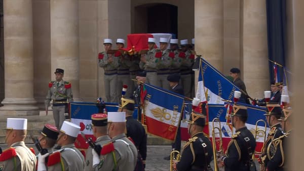 Un hommage militaire a été rendu à Hubert Germain, le 15 octobre 2021 dans la cour des Invalides