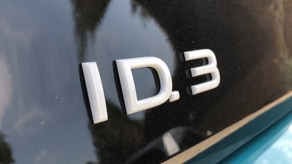 "ID" est le nom de la gamme de véhicules électriques de Volkswagen, le numéro donne une idée de la taille du véhicule.