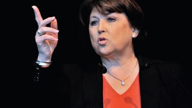Martine Aubry estime que "des dizaines de milliers d'emplois" seront détruits en cas de passage à 12 dimanches travaillés par an.