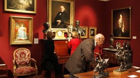 Le groupe socialiste de l'Assemblée nationale a déclaré mardi que les oeuvres d'art échapperaient à l'impôt de solidarité sur la fortune et que la redevance télévisuelle ne serait pas étendue aux résidences secondaires, une annonce donnant raison au gouve