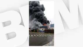 Un important incendie est en cours, ce dimanche 1er janvier 2023, à Gonesse (Val-d'Oise) 
