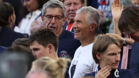 Michel Cymes et Nagui le 31 mai 2025 à Munich lors de la finale PSG-Inter