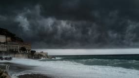 La promenade des Anglais à Nice frappée par la tempête le 2 octobre 2020
