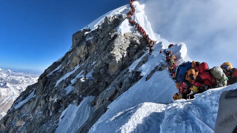 Forte affluence d'alpinistes en route vers le sommet de l'Everest, le 22 mai 2019