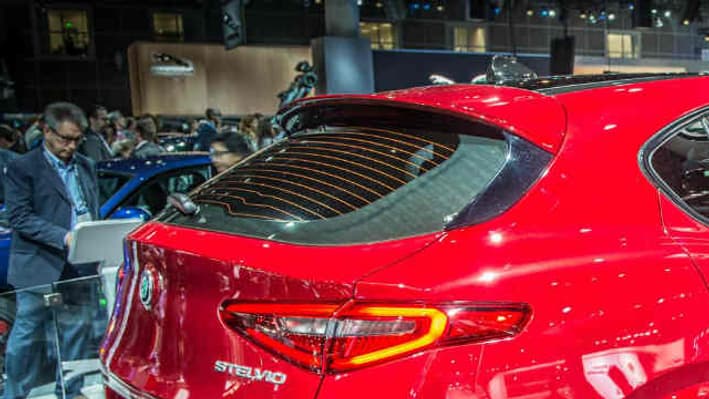 Alfa Romeo a dévoilé aux Etats-Unis la version la plus puissante du SUV, la version Quadrifoglio Verde, avec un V6 de 510 chevaux. Alfa Romeo a dévoilé aux Etats-Unis la version la plus puissante du SUV, la version Quadrifoglio Verde, avec un V6 de 510 chevaux.