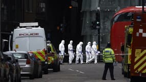 La police britannique effectue des recherches sur les lieux des attaques qui ont touché Londres le 3 juin 2017.