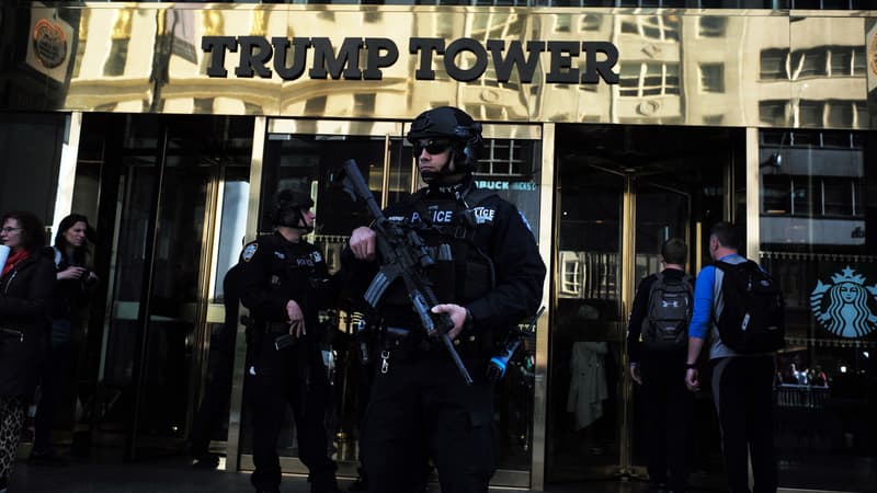 Un policier en faction devant la Trump Tower, le 14 novembre 2016.