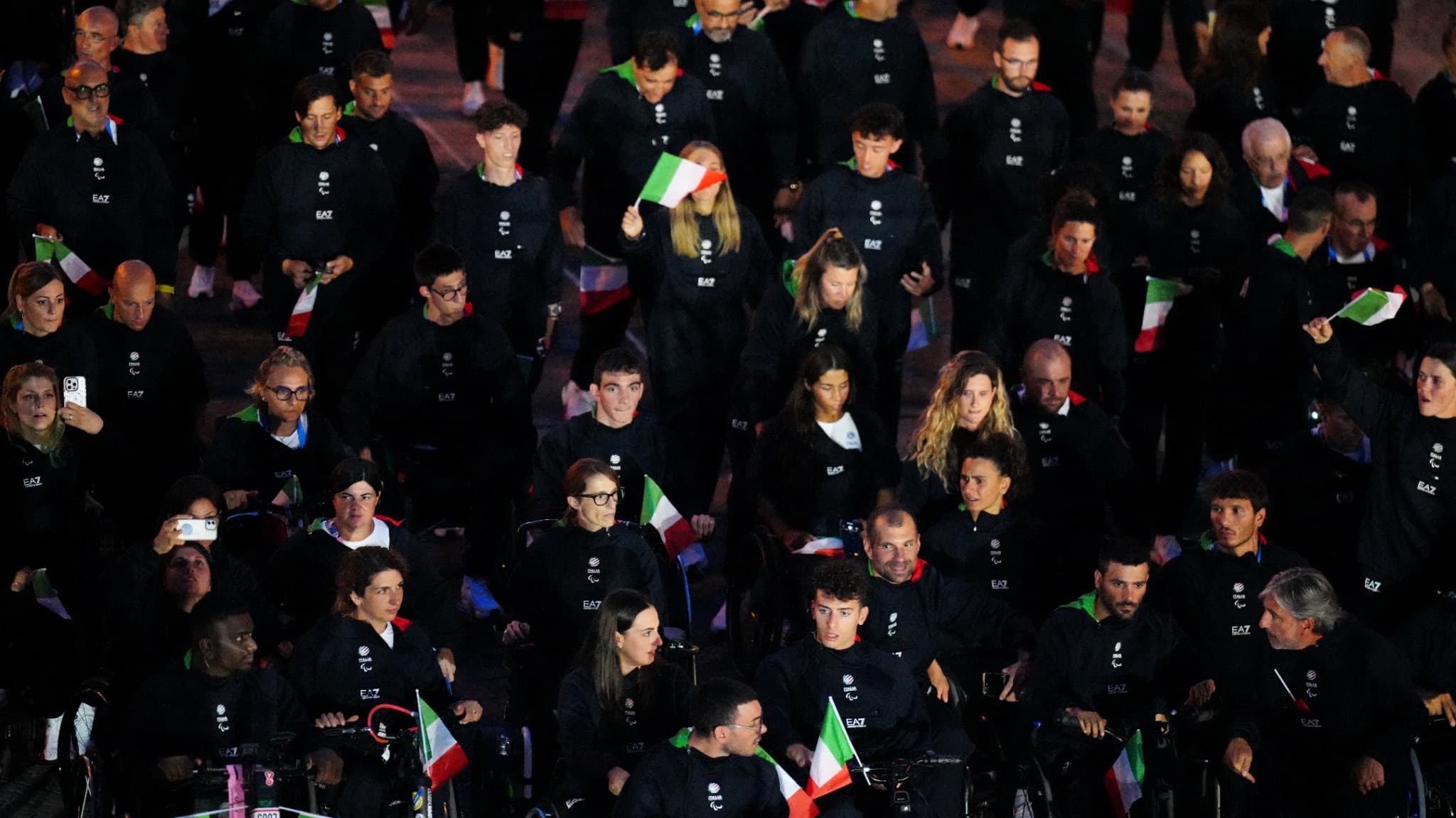 La délégation italienne défile à la cérémonie d'ouverture des Jeux paralympiques, le 28 août 2024. La délégation italienne défile à la cérémonie d'ouverture des Jeux paralympiques, le 28 août 2024.