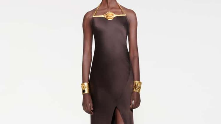 Robe colonne avec bijou bouche, par Schiaparelli Robe colonne avec bijou bouche, par Schiaparelli