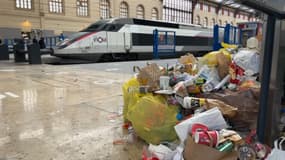 A Marseille, la gare et le métro sous une montagne d'ordures à cause d'une grève 