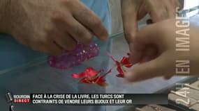 Face à la crise de leur monnaie, de nombreux Turcs contraints de vendre leur bijoux 