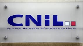 La directive européenne appliquée par la CNIL prévoit que l’internaute doit être informé et donner son consentement avant que ne soient déposés sur son ordinateur certains cookies ou autres traceurs.