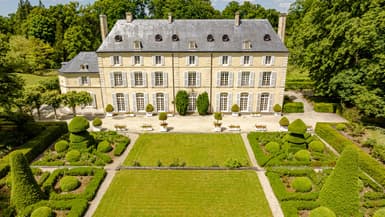 "Le Haras de Fresnay le Buffard", situé à Neuvy-au-Houlme, à moins de 50 kilomètres au sud de Caen.