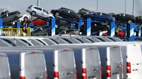 D’abord réalisées au compte-gouttes pour les soignants, les livraisons à domicile se mettent progressivement en place pour écouler les stocks de véhicules en concession. Avec des procédures de sécurité draconiennes.