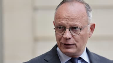 Édouard Philippe s'adresse à la presse après une rencontre avec le Premier ministre pour discuter du scrutin proportionnel, à l'hôtel Matignon, le 22 mai 2025.